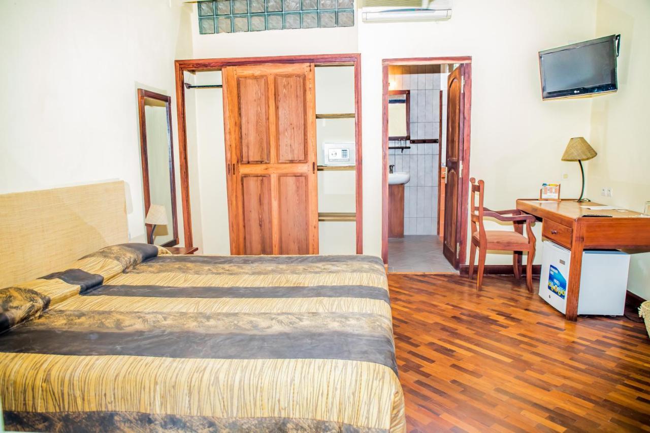 Hotel Restaurant Coco Lodge Majunga มาฮาจังกา ภายนอก รูปภาพ